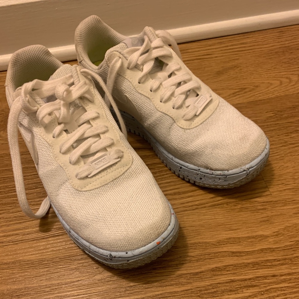 Nike Air Force 1Carter Flyknit sneaker in white. Fabric